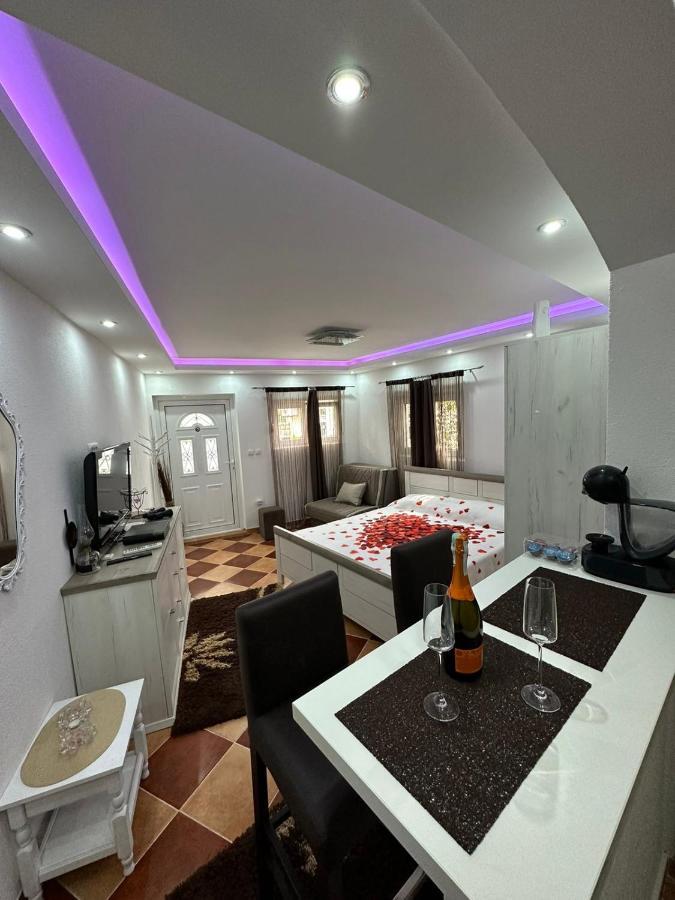 Sunshine Apartment With Private Pool And Parking Kotor Dış mekan fotoğraf