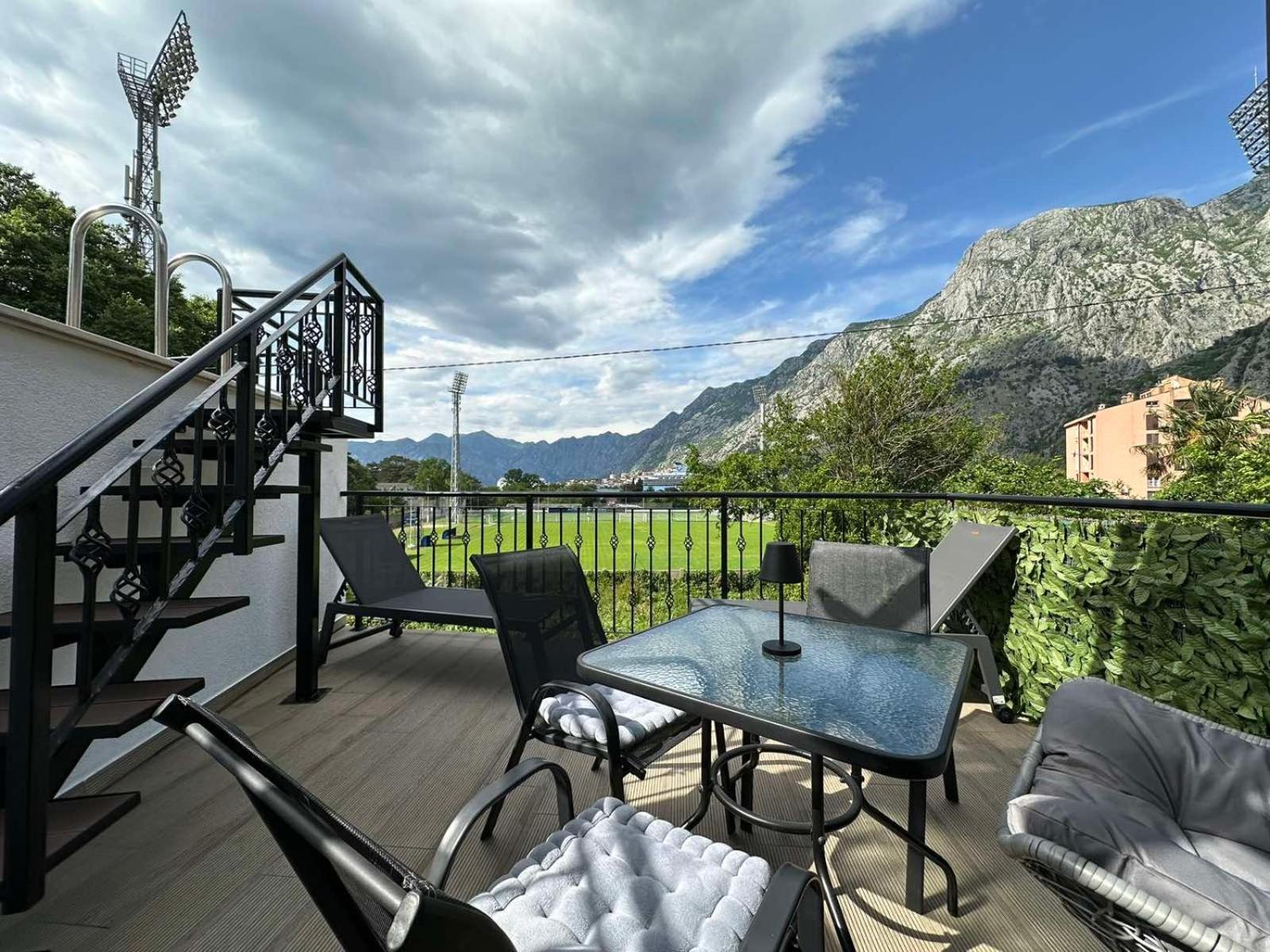 Sunshine Apartment With Private Pool And Parking Kotor Dış mekan fotoğraf